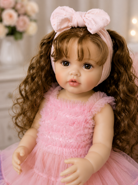 Игровая кукла в стиле Reborn Baby Doll Monika 55 см &ndash; виниловая девочка с кудрявыми волосами и аксессуарами; подходит для купания (RB089) RB089 фото
