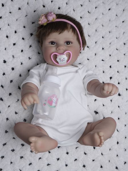 Игровая кукла в стиле Reborn Baby Doll Maddie 50 см &ndash; виниловая с одеждой и аксессуарами, подходит для купания (RB001) RB001 фото