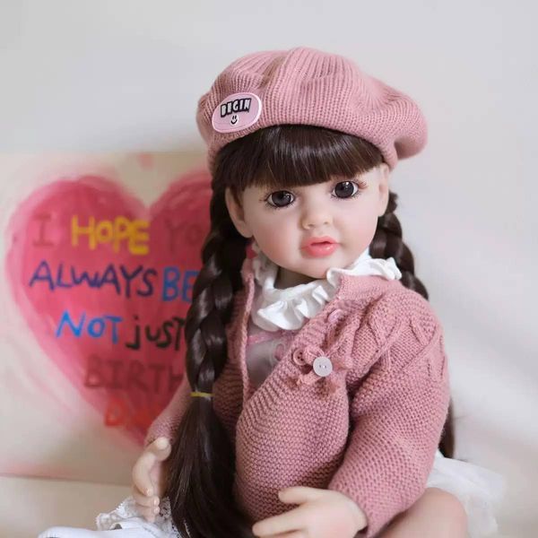 Ігрова лялька у стилі Reborn Baby Doll Mila 55 см, вінілова дівчинка у рожевому образі з беретом, з волоссям, можна купати (RB053) RB053 фото