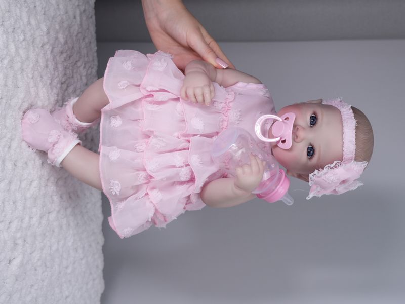 Ігрова лялька у стилі Reborn Baby принцеса Bettie 50 см &ndash; вінілова дівчинка-немовля, підходить для купання (RB020) RB020 фото