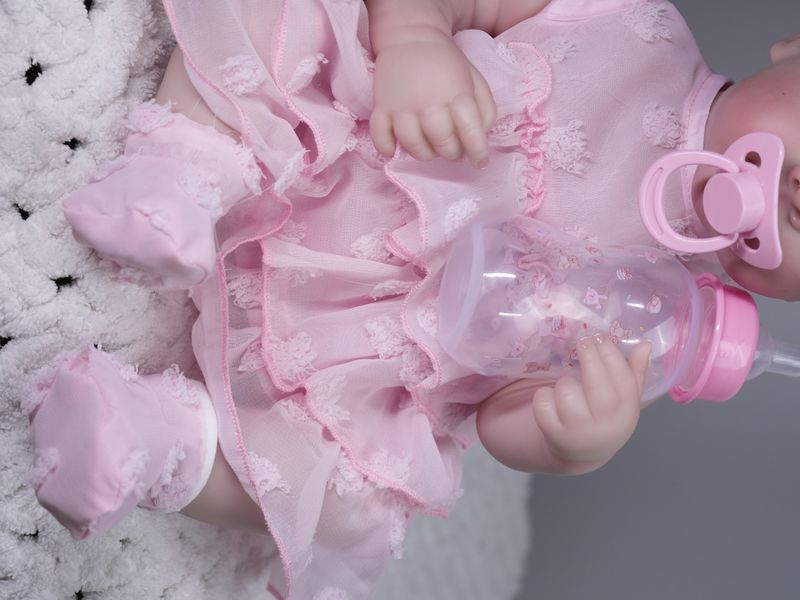 Ігрова лялька у стилі Reborn Baby принцеса Bettie 50 см &ndash; вінілова дівчинка-немовля, підходить для купання (RB020) RB020 фото