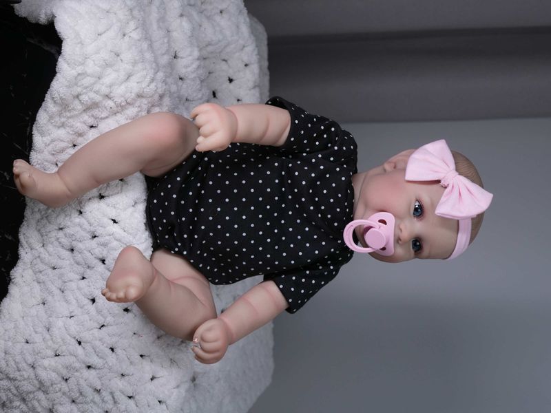 Игровая кукла в стиле Reborn Baby Doll Girl 50 см &ndash; винил-силиконовая с одеждой и аксессуарами, подходит для купания (RB002) RB002 фото