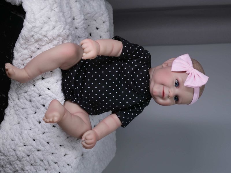Игровая кукла в стиле Reborn Baby Doll Girl 50 см &ndash; винил-силиконовая с одеждой и аксессуарами, подходит для купания (RB002) RB002 фото
