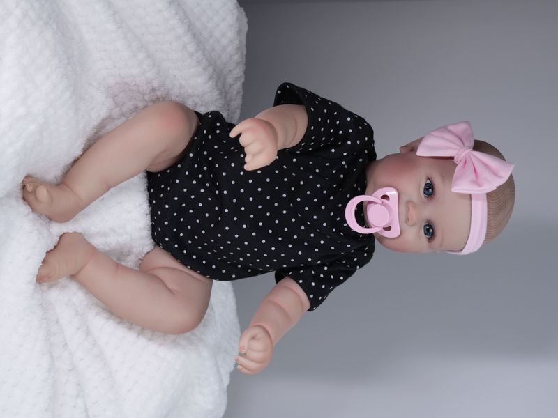 Игровая кукла в стиле Reborn Baby Doll Girl 50 см &ndash; винил-силиконовая с одеждой и аксессуарами, подходит для купания (RB002) RB002 фото