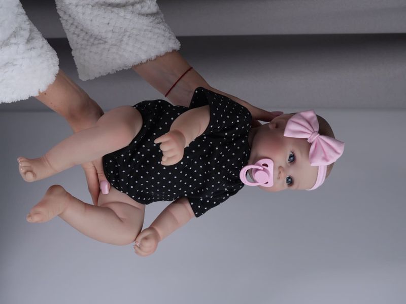 Игровая кукла в стиле Reborn Baby Doll Girl 50 см &ndash; винил-силиконовая с одеждой и аксессуарами, подходит для купания (RB002) RB002 фото