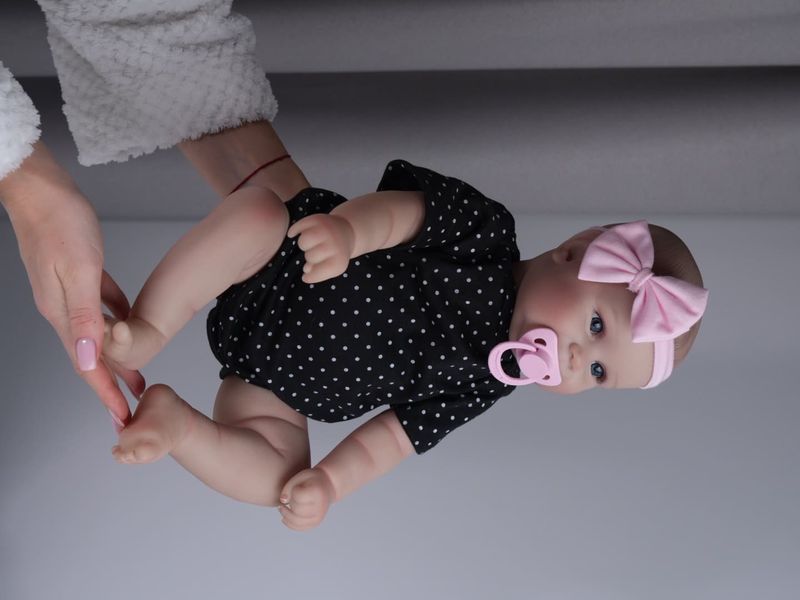 Игровая кукла в стиле Reborn Baby Doll Girl 50 см &ndash; винил-силиконовая с одеждой и аксессуарами, подходит для купания (RB002) RB002 фото